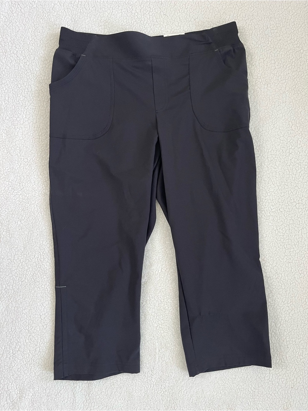 Black Pull-On Capri Pants with Front Pockets